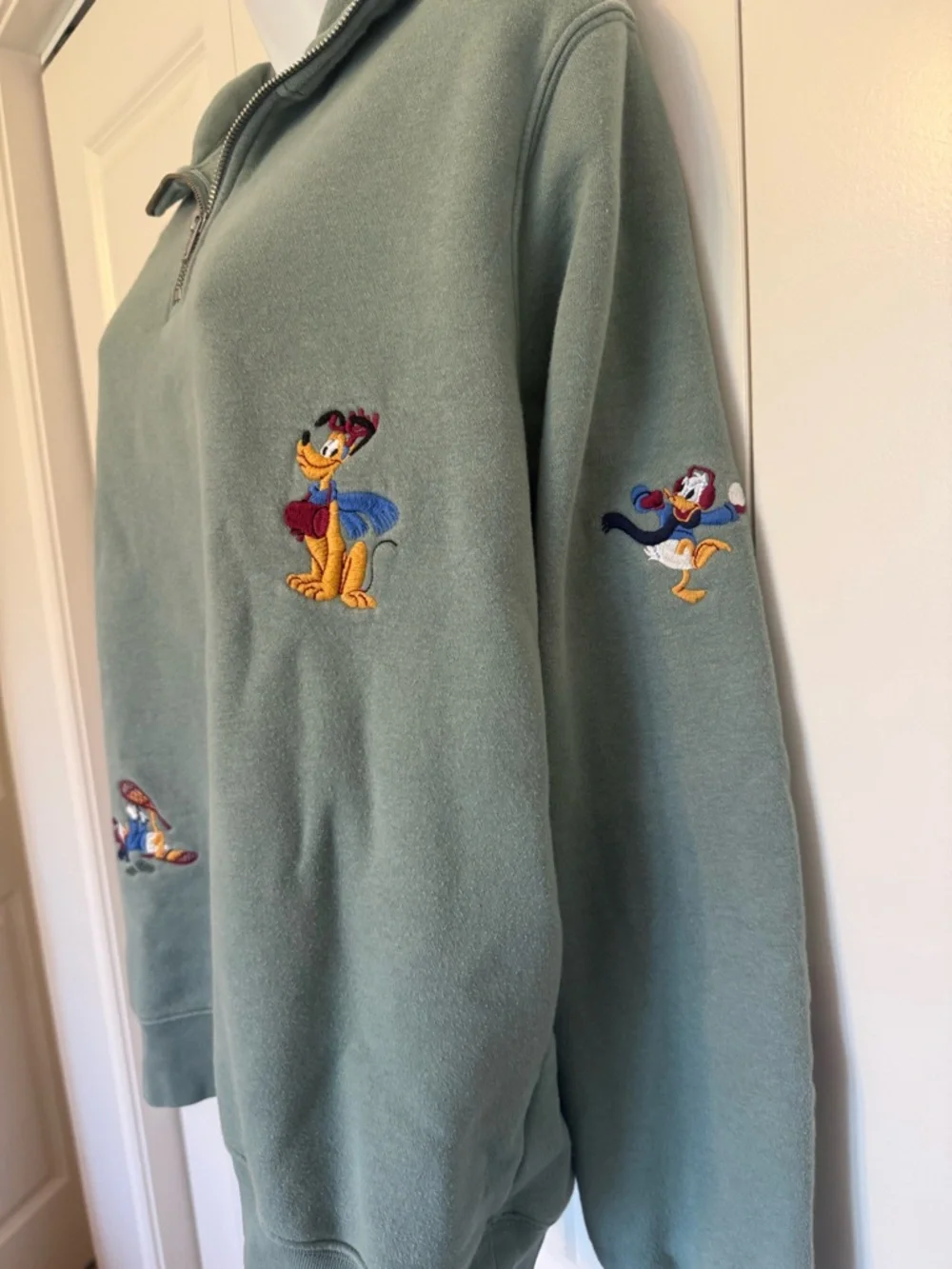 Disney Parks Mickey Mouse & Friends Homestead 1/4 Zip Pullover RARE Unisex M - Picture 4 of 9